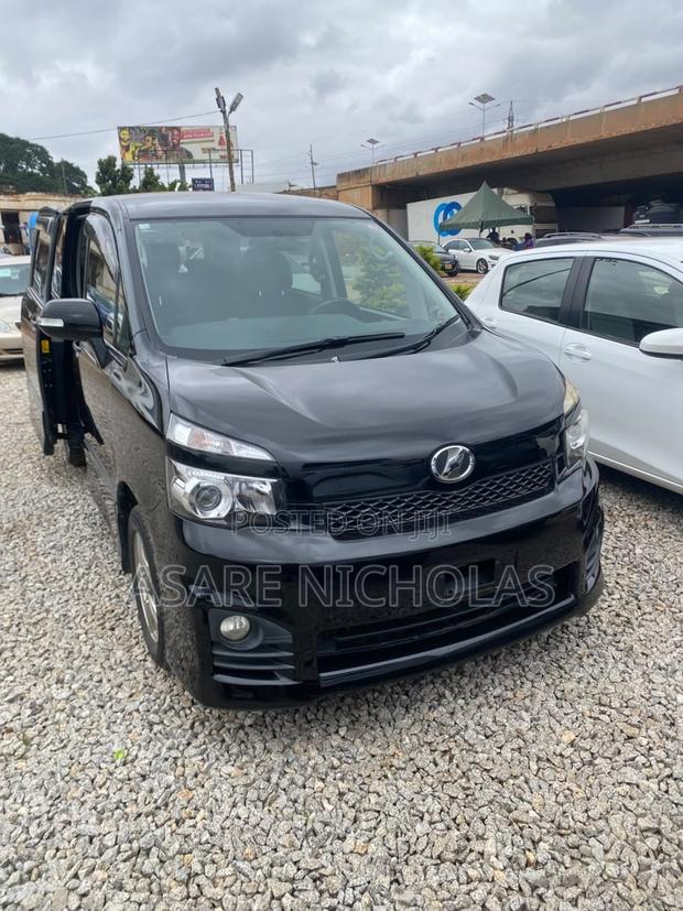 Toyota Voxy 2014 Black