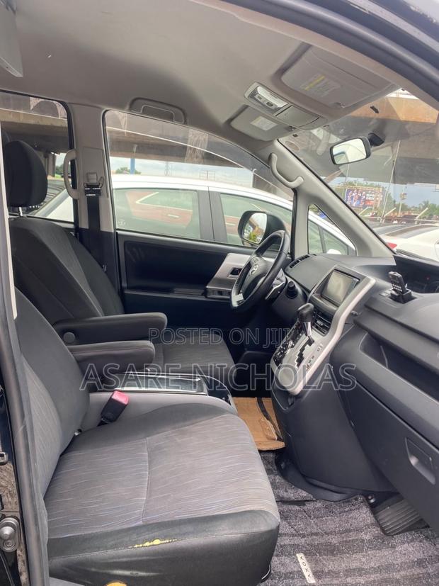 Toyota Voxy 2014 Black