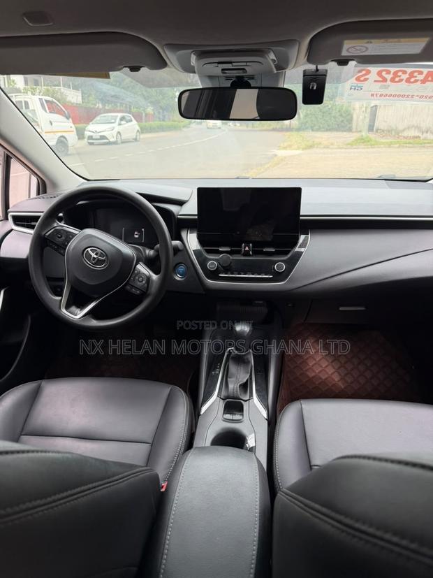 Toyota Corolla Hybrid LE AWD 2024 White
