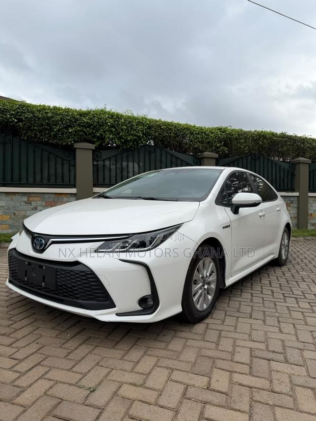 Toyota Corolla Hybrid LE AWD 2024 White