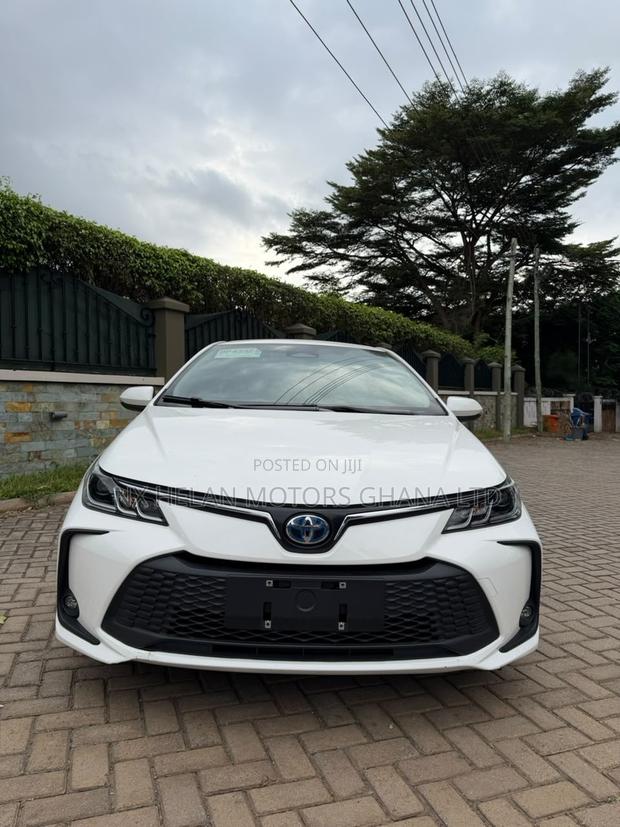Toyota Corolla Hybrid LE AWD 2024 White
