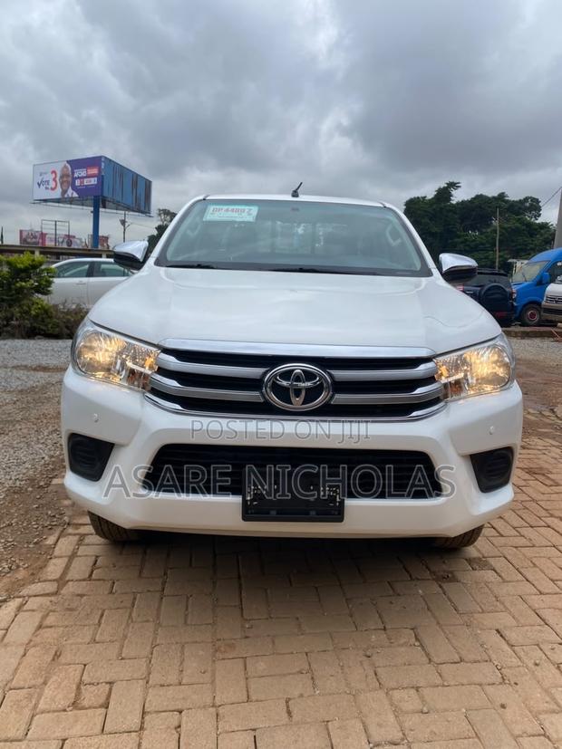 Toyota Hilux 2021 White