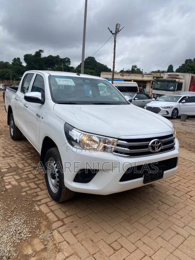 Toyota Hilux 2021 White