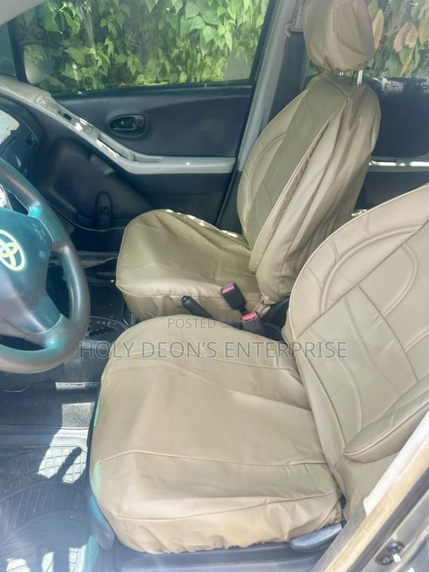 Toyota Vitz 1.0 FWD 5dr 2010 Silver