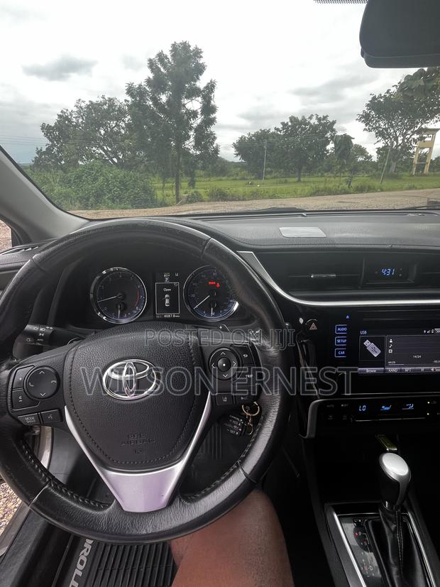 Toyota Corolla SE 4dr Sedan (1.8L 4cyl CVT) 2017