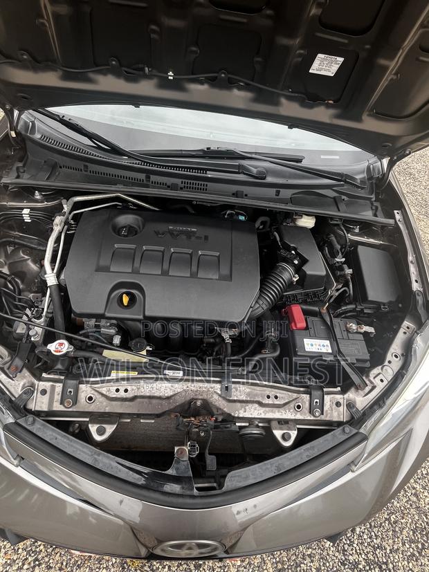 Toyota Corolla SE 4dr Sedan (1.8L 4cyl CVT) 2017