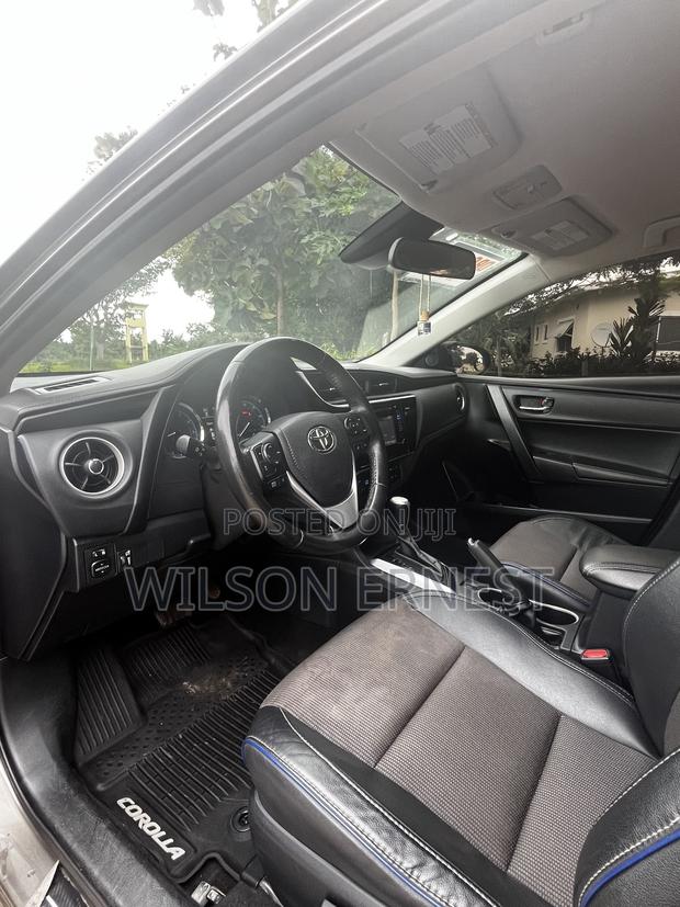 Toyota Corolla SE 4dr Sedan (1.8L 4cyl CVT) 2017