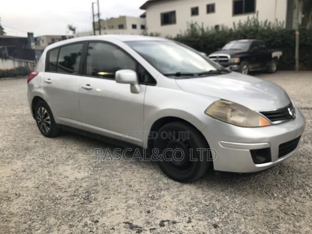 Nissan Versa 1.8 S Hatchback 2011 Silver