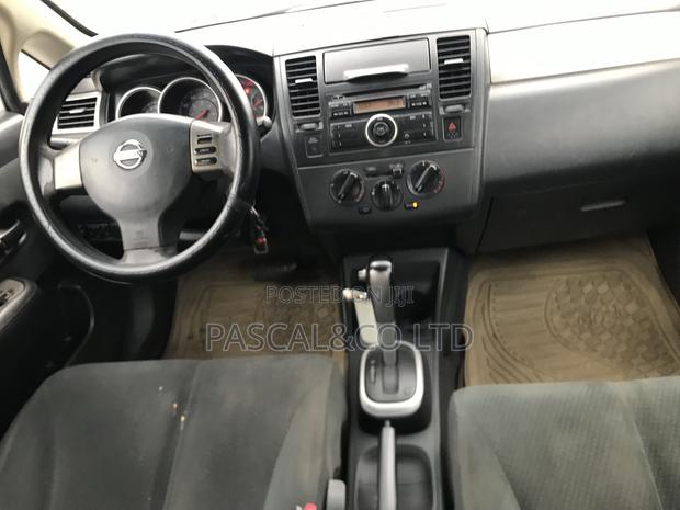 Nissan Versa 1.8 S Hatchback 2011 Silver