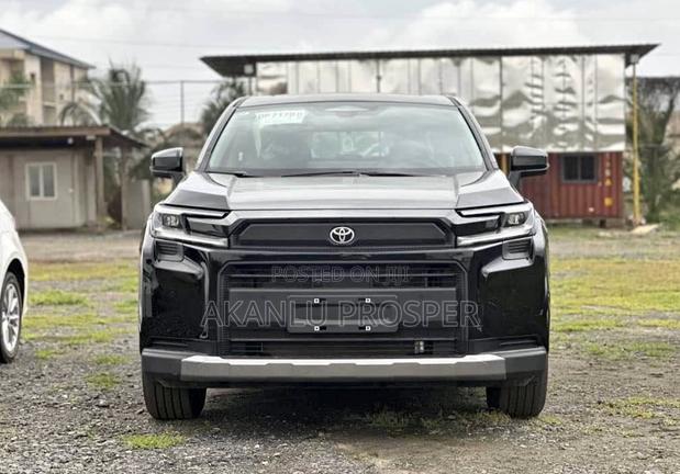 New Toyota RAV4 XLE Premium 2026 Black