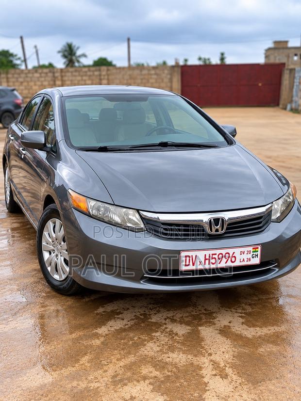 Honda Civic 1.8 5 Door Automatic 2012 Gray