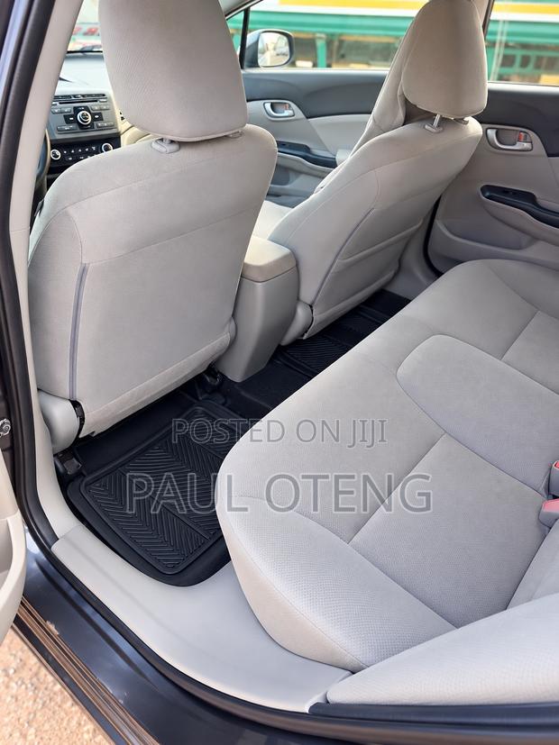 Honda Civic 1.8 5 Door Automatic 2012 Gray
