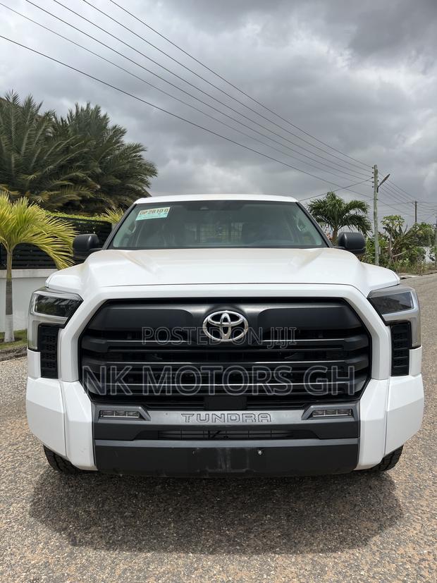Toyota Tundra SR5 CrewMax 6.5' Bed 2024 White