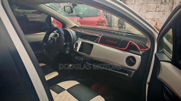 Toyota Vitz 2012 Silver