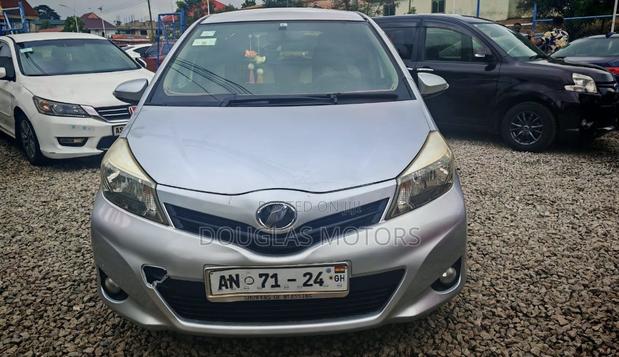 Toyota Vitz 2012 Silver