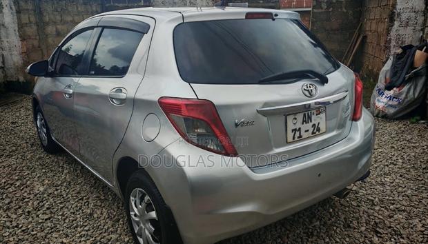 Toyota Vitz 2012 Silver