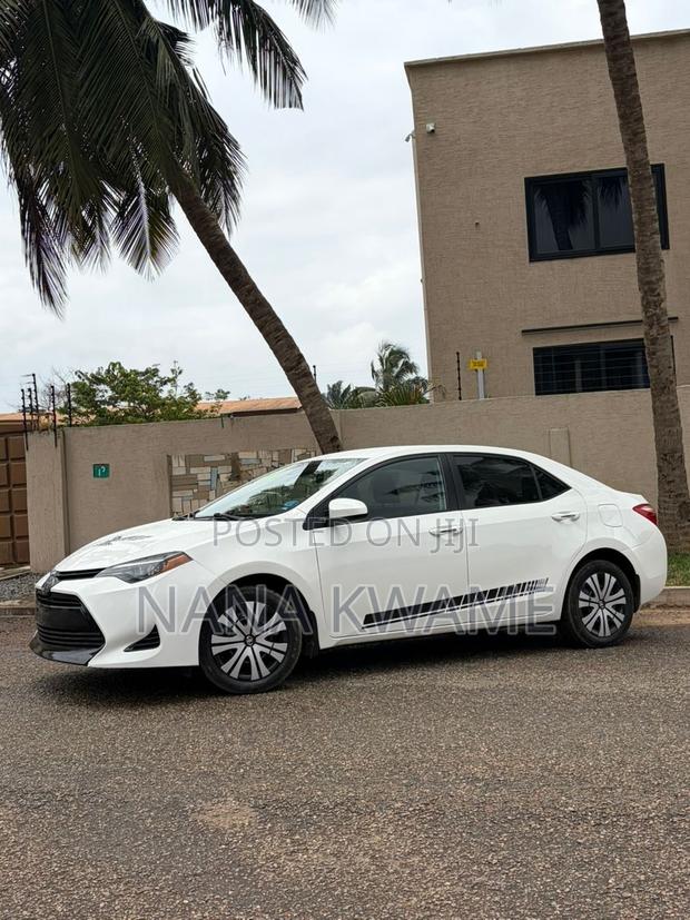 Toyota Corolla LE ECO w/Package 1 4dr Sedan (1.8L 4cyl CVT) 2017 White