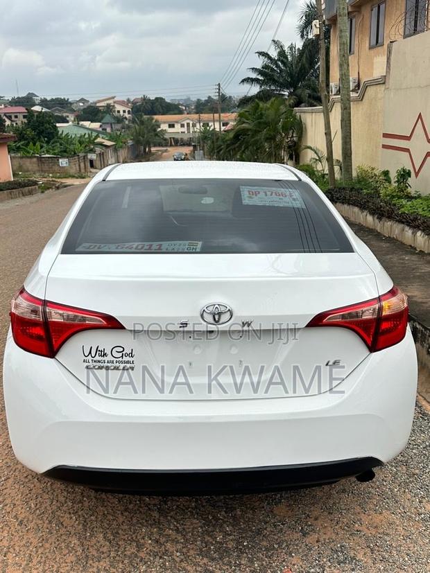 Toyota Corolla LE ECO w/Package 1 4dr Sedan (1.8L 4cyl CVT) 2017 White