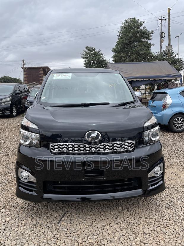 Toyota Voxy 2011 Black