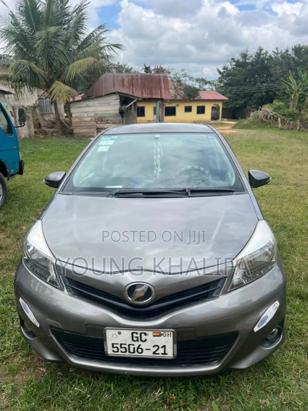 Toyota Vitz 2012 Gray