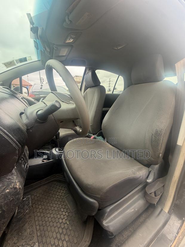 Toyota Vitz 1.0 FWD 3dr 2010 Black