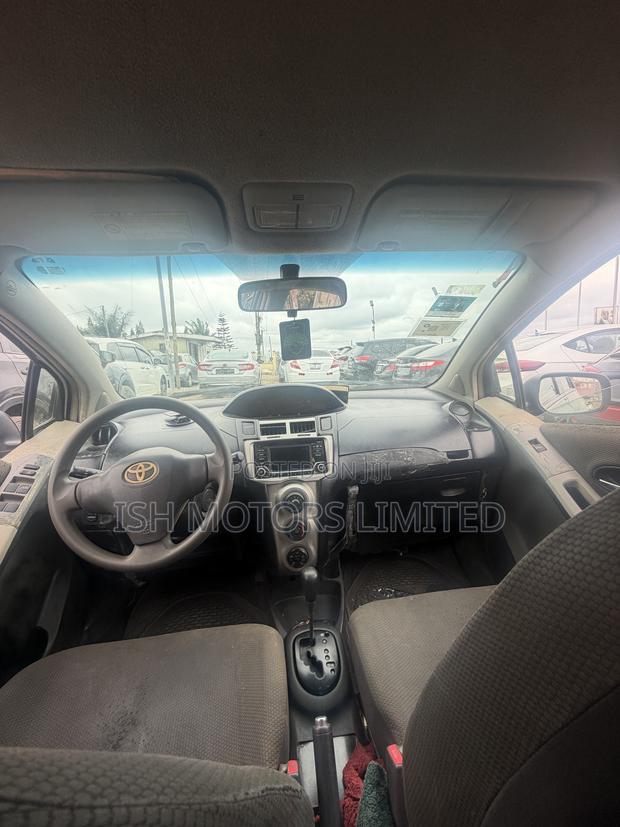 Toyota Vitz 1.0 FWD 3dr 2010 Black