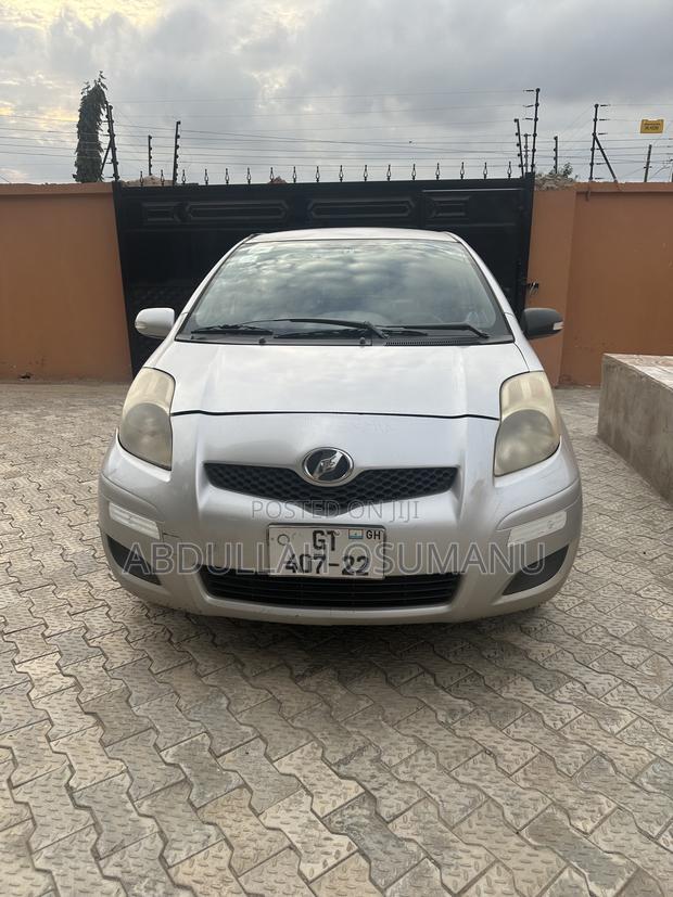 Toyota Vitz 1.3 AWD 5dr 2009 Silver
