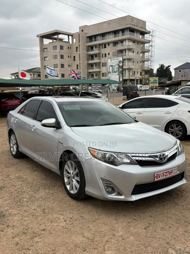 Toyota Camry XLE 4dr Sedan (2.5L 4cyl 6A) 2013 Gray