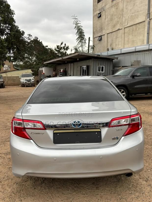 Toyota Camry XLE 4dr Sedan (2.5L 4cyl 6A) 2013 Gray