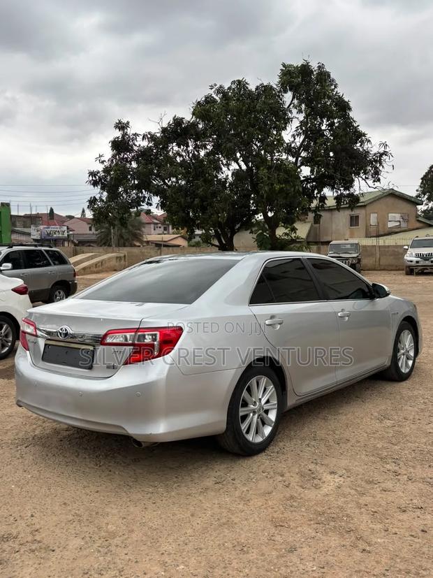 Toyota Camry XLE 4dr Sedan (2.5L 4cyl 6A) 2013 Gray