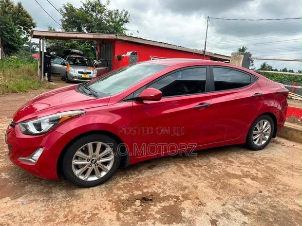 Hyundai Elantra 2015 Red