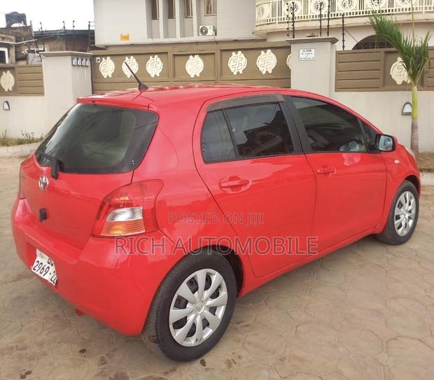 Toyota Vitz 1.5 FWD 5dr 2010 Red