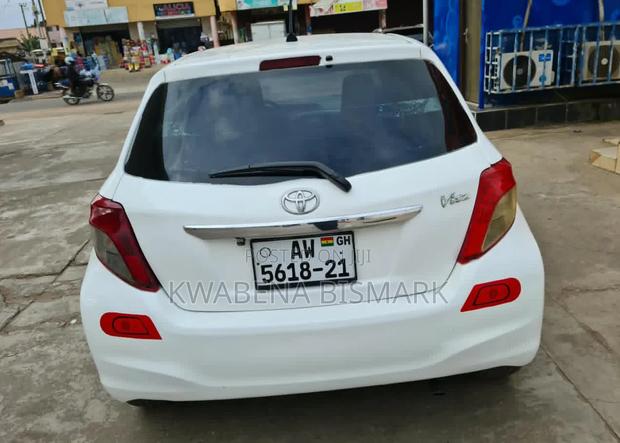 Toyota Vitz 2012 White