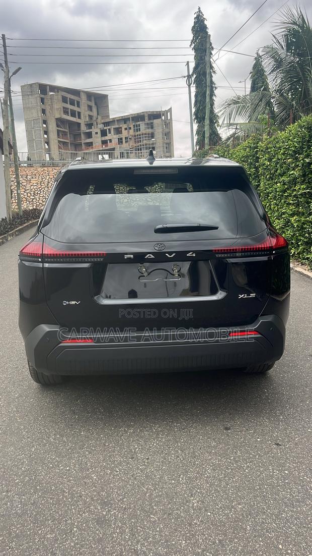 Toyota RAV4 XLE Premium 2026 Black