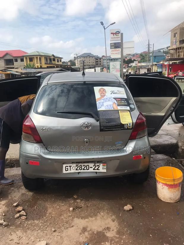 Toyota Vitz 1.3 FWD 5dr 2009 Gray