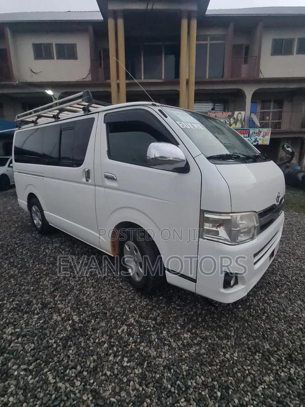 Toyota Grand HiAce G 3.0 Diesel Turbo 4WD 8-Seater 2001 White