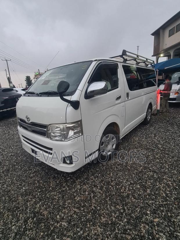 Toyota Grand HiAce G 3.0 Diesel Turbo 4WD 8-Seater 2001 White