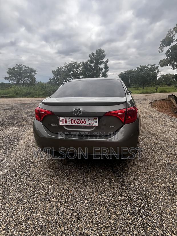 Toyota Corolla SE 4dr Sedan (1.8L 4cyl CVT) 2017