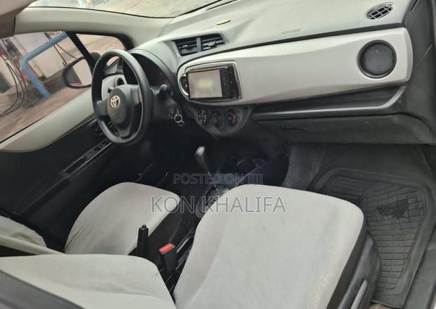 Toyota Vitz 1.3 FWD 5dr 2012 White