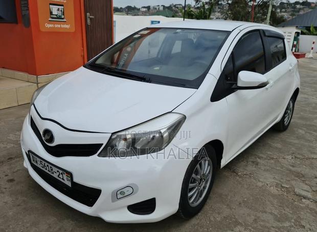 Toyota Vitz 1.3 FWD 5dr 2012 White