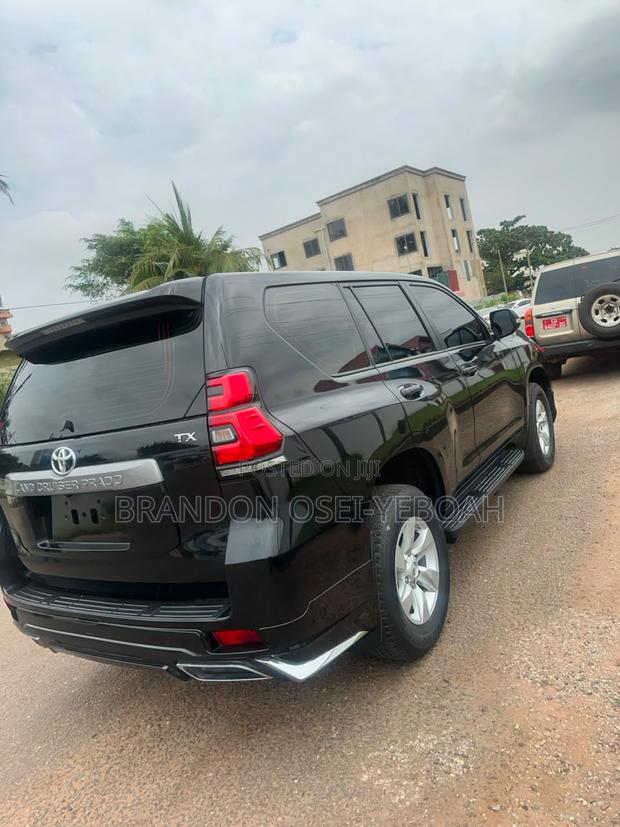 Toyota Land Cruiser Prado 2023 Black