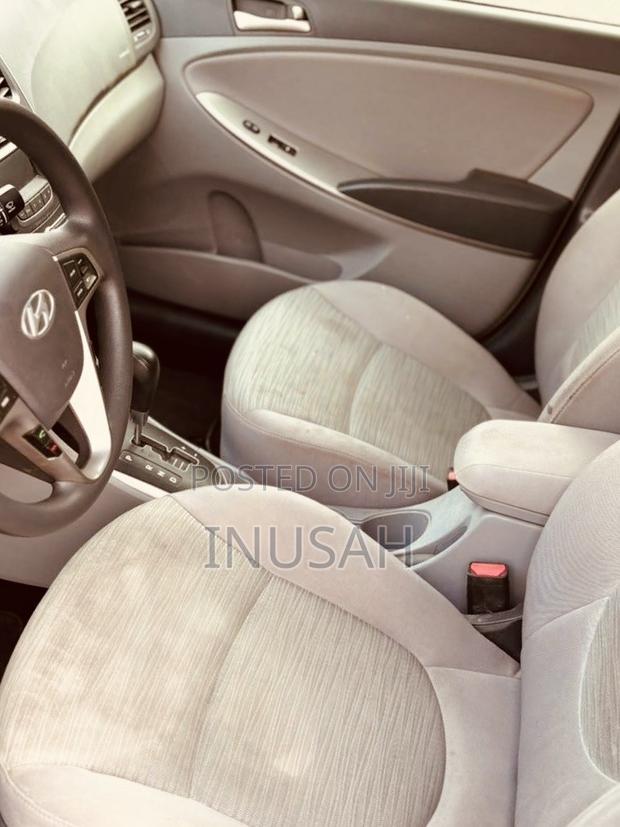 Hyundai Accent SE 2018 Blue