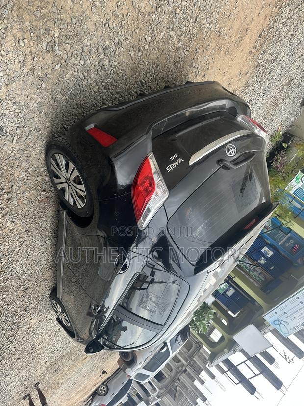 Toyota Yaris SE Hatchback 5dr 2012 Black