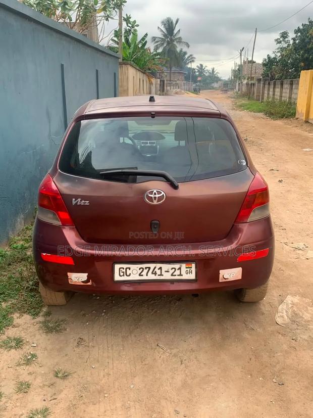 Toyota Vitz 2010 Red