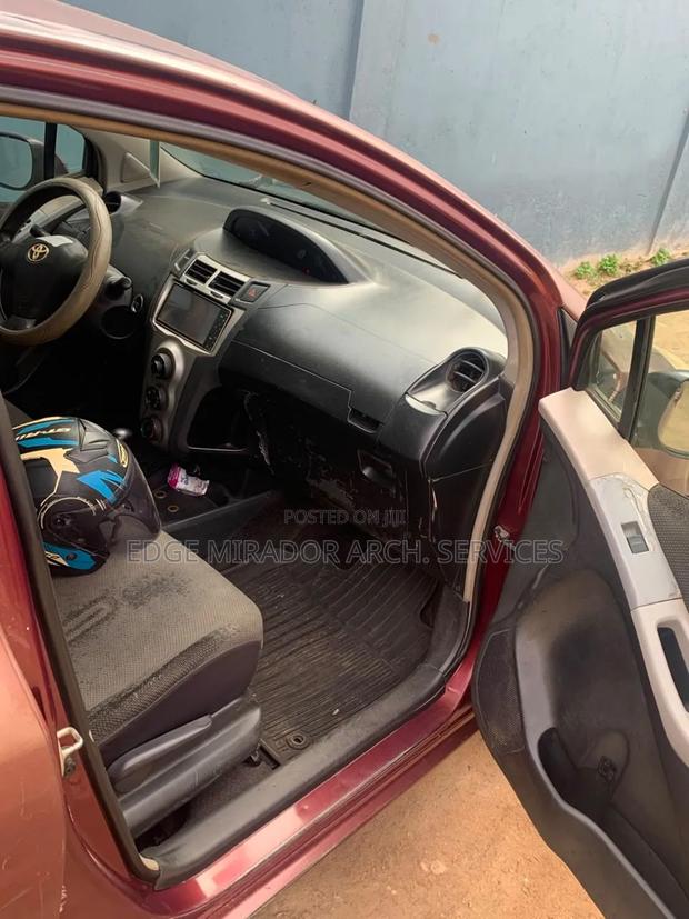 Toyota Vitz 2010 Red