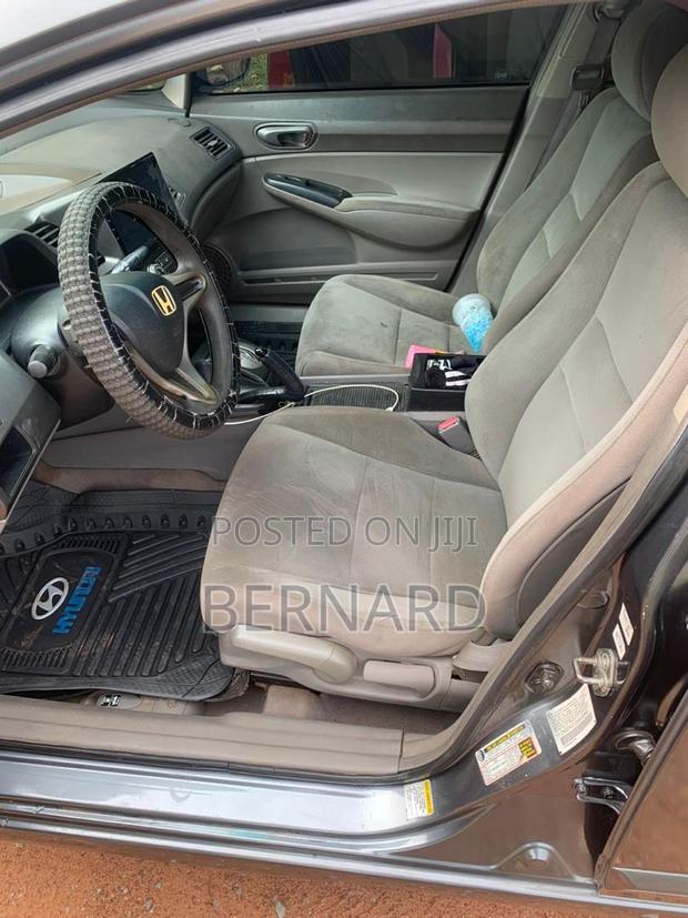 Honda Civic 1.8 5 Door Automatic 2010 Gray