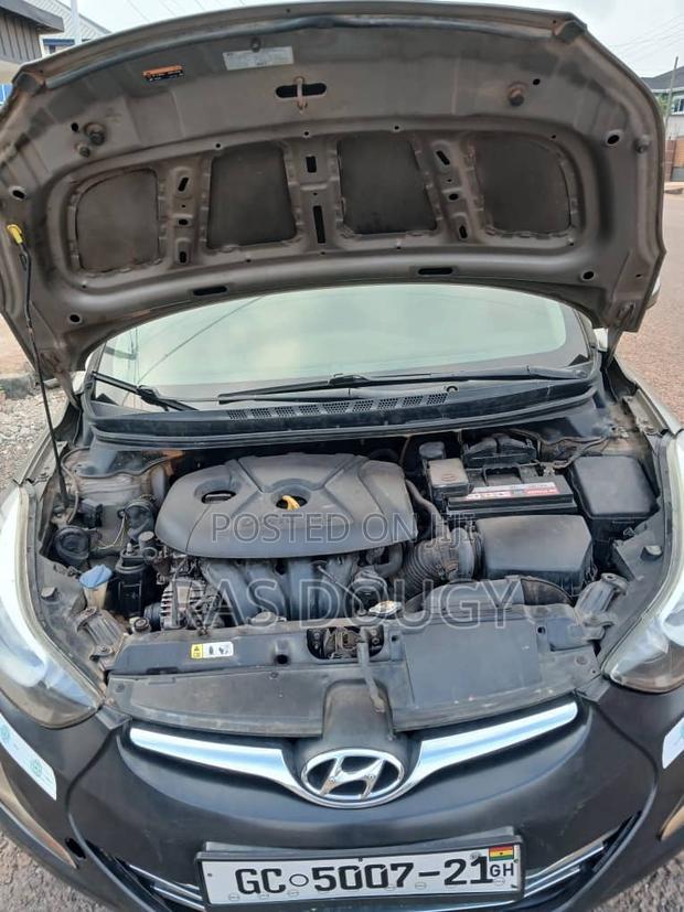 Hyundai Elantra SE 4dr Sedan (1.8L 4cyl 6A) 2014 Brown