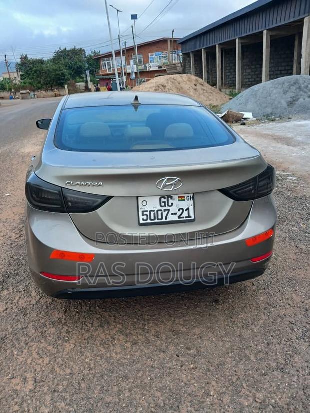 Hyundai Elantra SE 4dr Sedan (1.8L 4cyl 6A) 2014 Brown