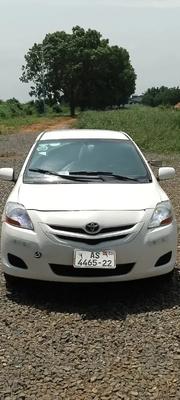 Toyota Yaris Base Sedan 4dr 2010 White for sale