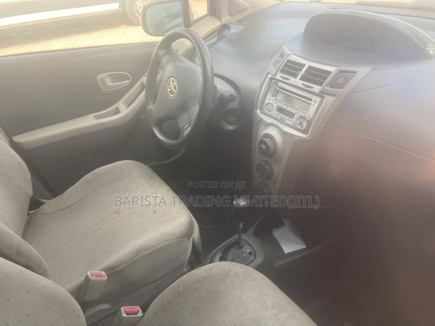 Toyota Vitz 1.3 AWD 5dr 2010 Red